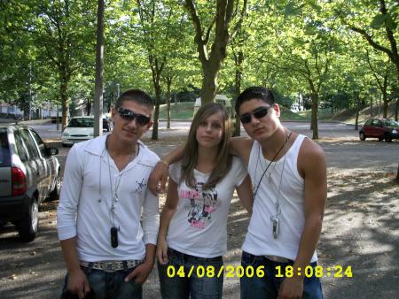 MOI ,MA MEUF ET  MON COUZIN